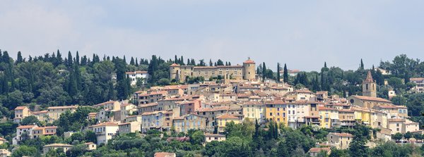 Comment organiser des vacances en Provence avec des cours de cuisine et des visites de marchés?